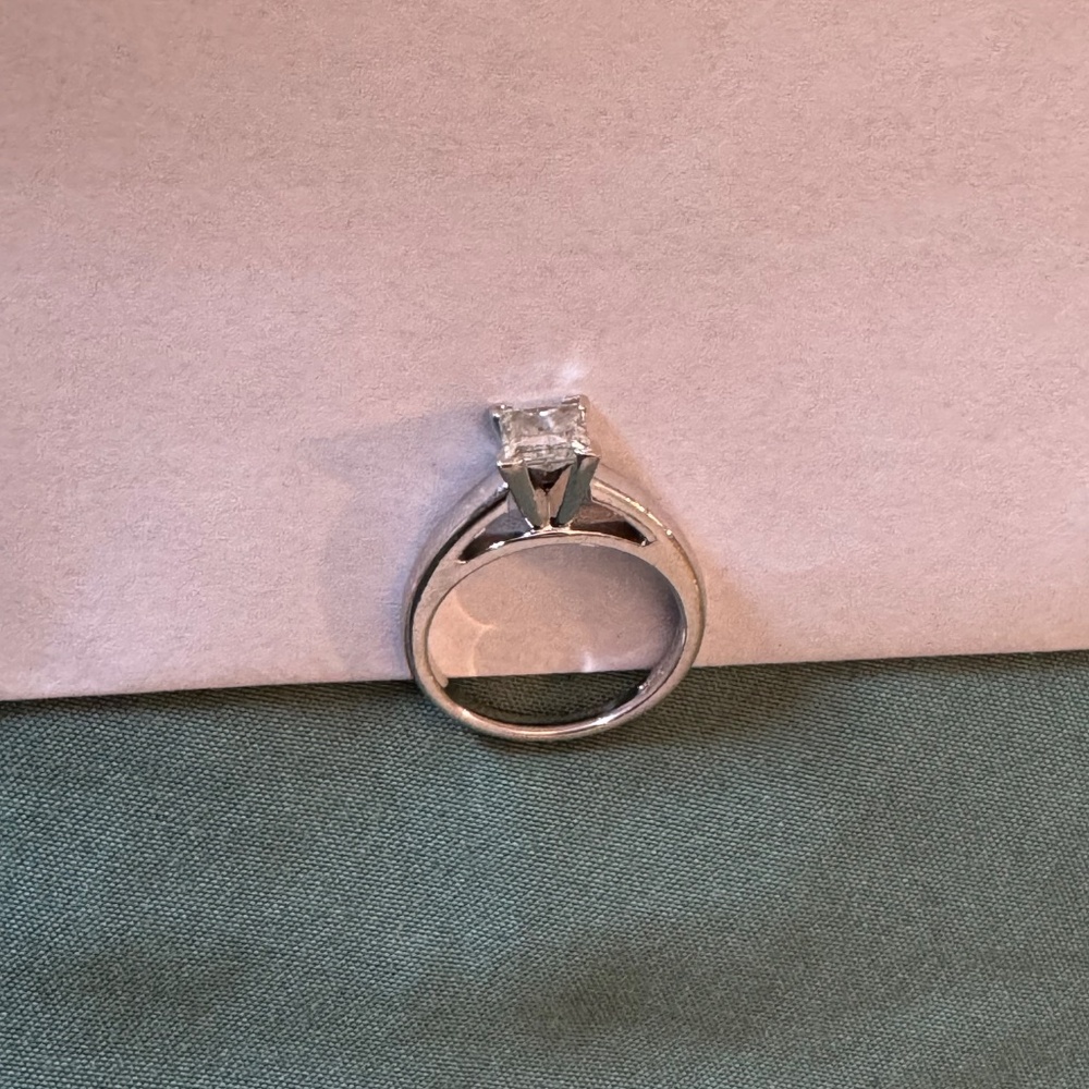 Engagement ring - Picture 3 of 4